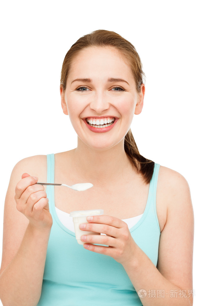 喝酸奶的年轻白种女人