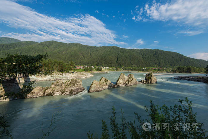 快速的山区河流卡吞