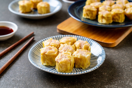 中国虾仁蒸水饺