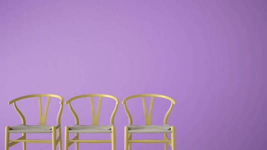 简约的建筑师设计理念与三经典的橙色柔和的椅子上紫色单色背景, 客厅室内设计与复制空间