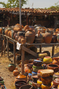 东方集市。老陶器。展出远古时代
