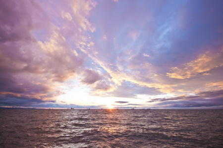 美丽的海景，海上日落