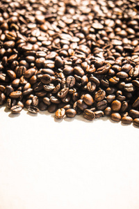 棕色咖啡豆和种子