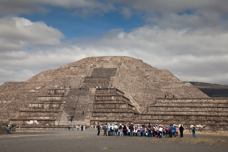 特奥蒂瓦坎，墨西哥的月亮金字塔