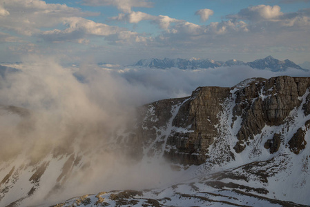 Oshten 的山, Adygea 的明亮的上升