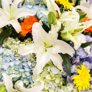 在婚礼和聚会上点缀的花朵