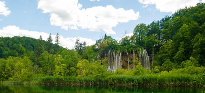 克罗地亚的瀑布的全景视图