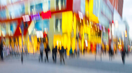 购物街的人群图片