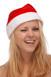 年轻的金发女人在圣诞老人帽子眨眼