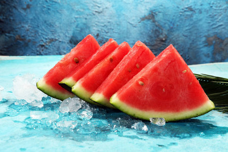 夏日太阳伞西瓜图片