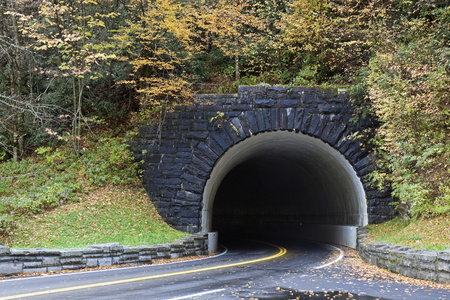 隧道山图片