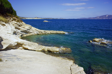 在扎金索斯岛的海岸岩石