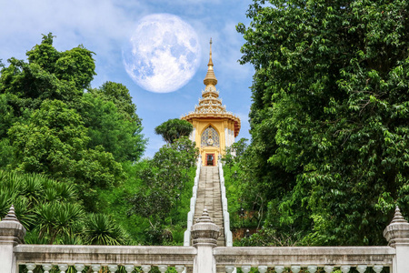 满月背面剪影三塔在天空中, 这张图片的元素由 nasa 装备照片