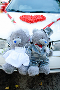 熊玩具的装饰婚庆用车图片