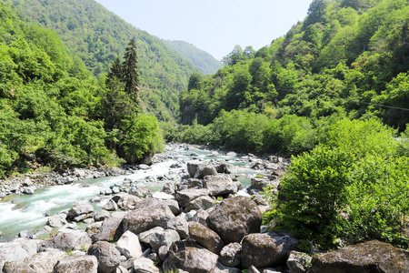 春天的河流和河流 rize 社团 ikizdere