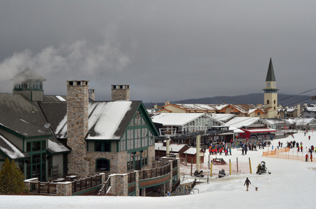 查看对斯特拉顿滑雪胜地，佛蒙特州 slopeside 公寓