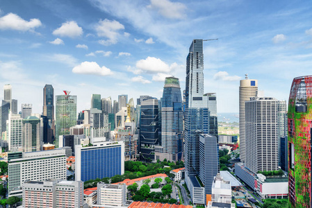 新加坡市中心的摩天大楼和其他现代建筑的美丽景色