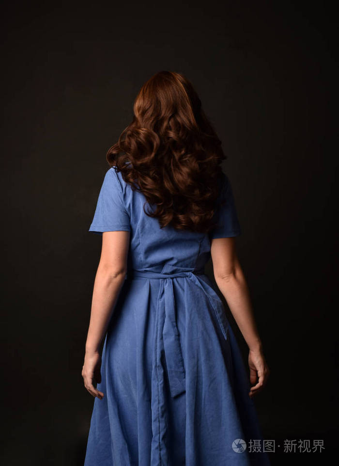 摆在黑色工作室背景的相机背面照片-正版商用图片05nj8m-摄图新视界