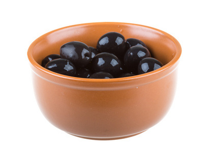 黑橄榄浇水用橄榄油中孤立开膛破肚上一碗