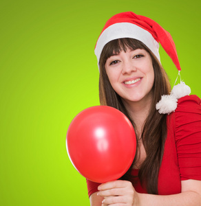 快乐的圣诞节女人手拿气球