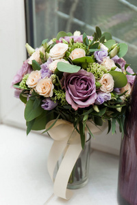 婚礼的概念。鲜艳多彩的新娘花束