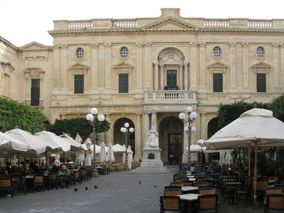 古老的宫殿和大教堂。现在他们有博物馆了。图书馆。。马耳他