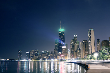 在芝加哥的天际线上的夜景