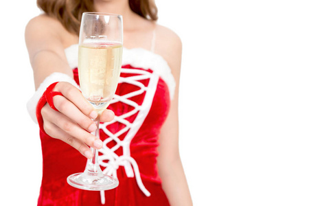 女人给你一个玻璃与香槟隔离白色背景
