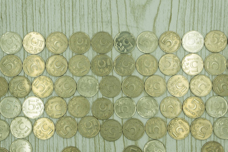 一堆美国硬币, 上面有复制空间水平
