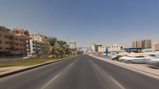 在阿治曼 timelapse hyperlapse 街上开车。阿治曼是阿拉伯联合酋长国阿治曼酋长国的首府。4k
