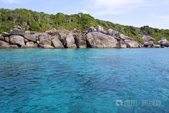 海和岩石海岸在普吉岛泰国