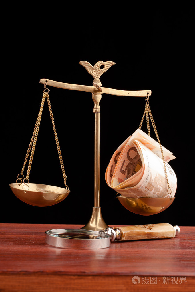 钱放大镜和司法的天平