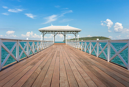 木白色桥梁, Assadang, 在海那里是普遍的地标在 Srichang 海岛, 斯里兰卡的象岛, 春武里, 泰国