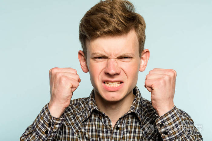 恨杀怒人扭曲面部表情