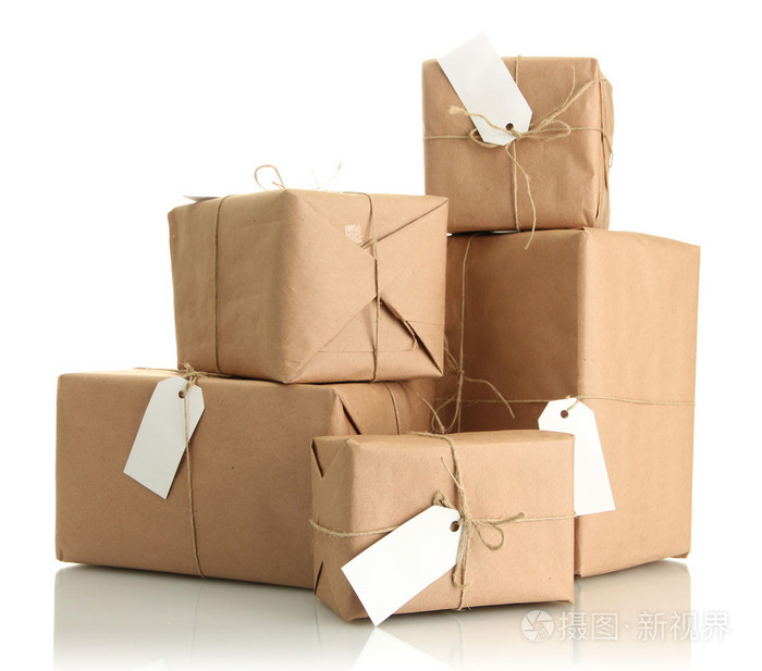 包裹带牛皮纸孤立在白色框