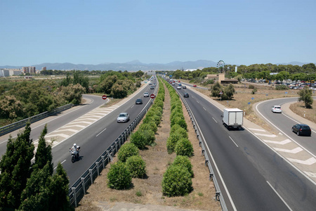 在高速公路上的汽车视图