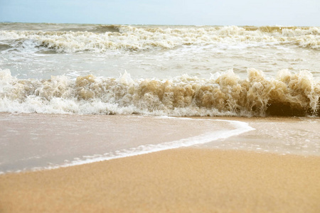 沙国家银行上的软海浪