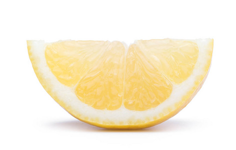 在白色背景下分离出的柠檬成熟切片