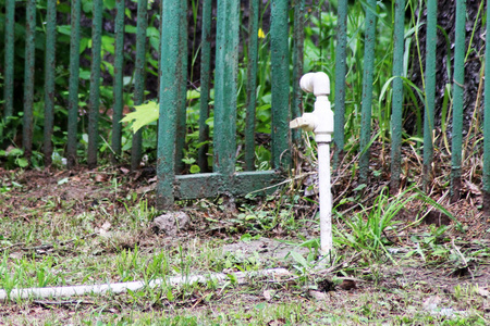 Pvc 管, 水水龙头在花园, 室外