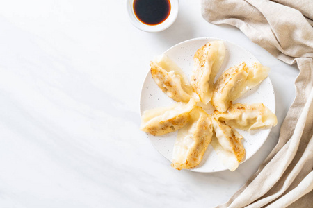 日本饺子或饺子小吃