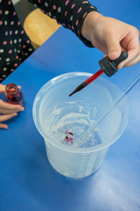 年轻科学家教育的 diy 手工凝胶实验照片