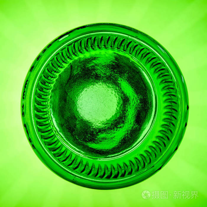 啤酒瓶颠倒底部