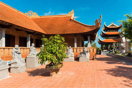 越南富国岛美丽的佛教寺庙胡耀邦宝塔