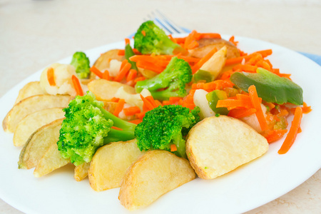 叉板上混合的蔬菜