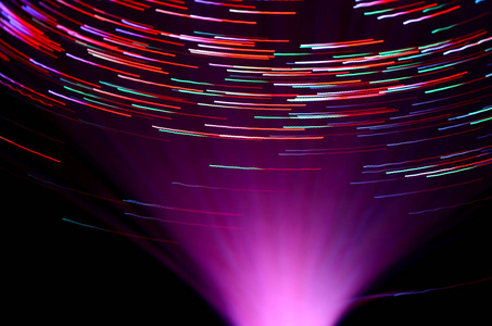 用光纤光源产生的彩色涡效应。长曝光效果