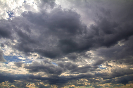 下雨前的乌云图片