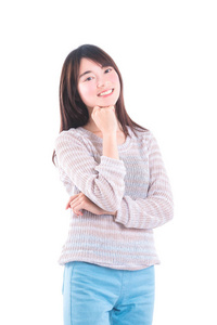 年轻的亚洲美丽的女孩站在白色背景微笑