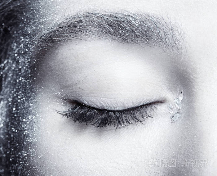 女性闭上眼睛.年轻女子脸特写宏美画像