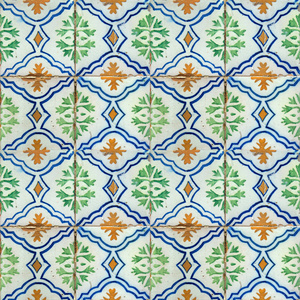 传统葡萄牙瓷砖的绿色, 蓝色和橙色照片