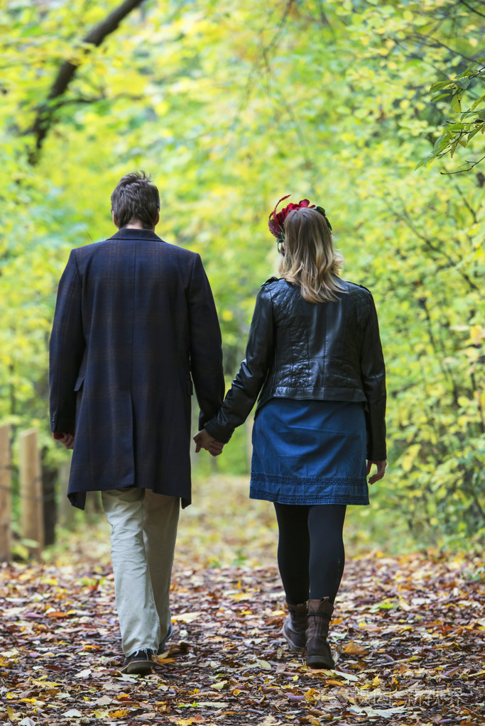 几个秋天步行照片-正版商用图片05qe29-摄图新视界